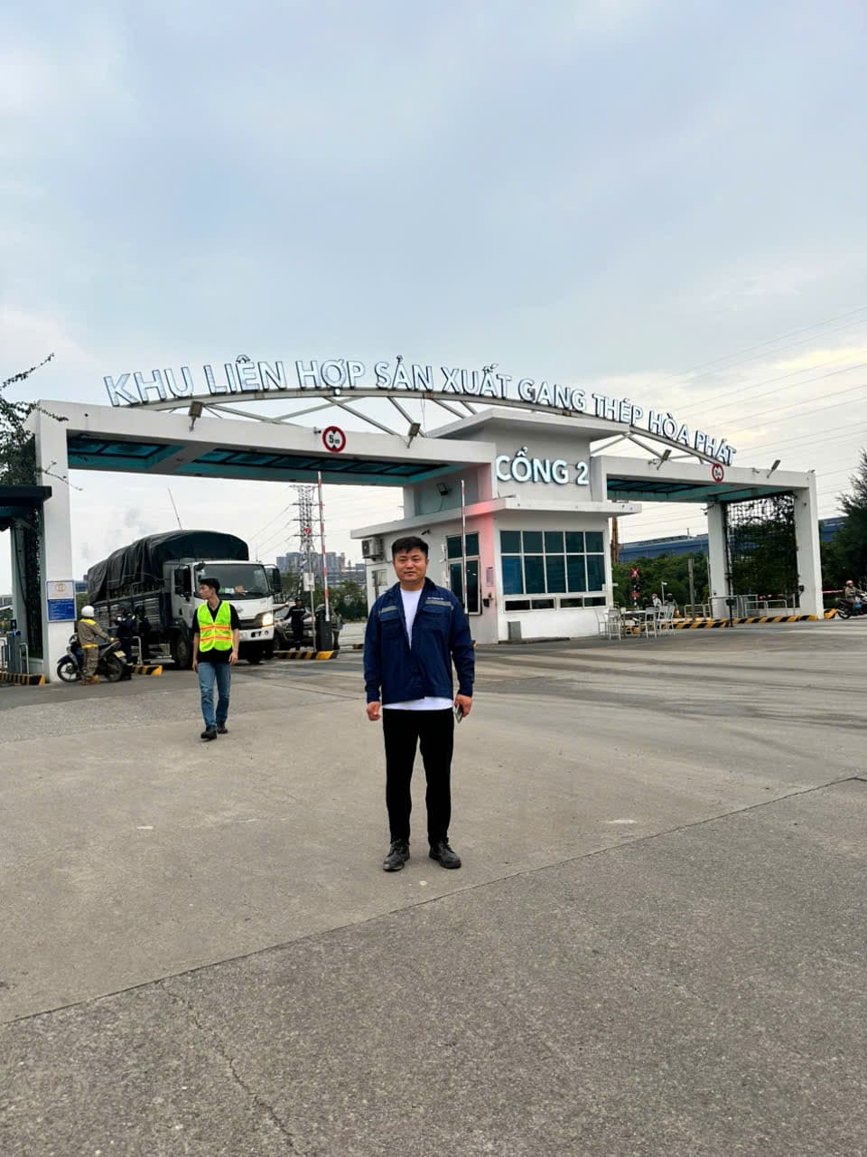 INMAN THAM QUAN KHẢO SÁT NHÀ MÁY SẢN XUẤT GANG THÉP HÒA PHÁT